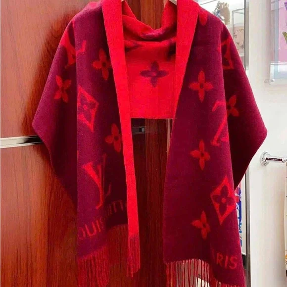 Authentic Louis Vuitton Red Cashmere Scarf with Fringe - Picture 3 of 6